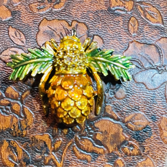 Beautiful RARE Joan Rivers Fall Acorn Bee Pendant! - Picture 8 of 10